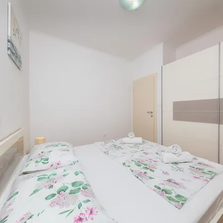 Ela Ντουμπρόβνικ