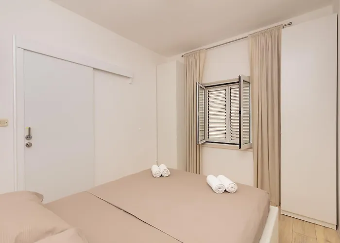Ela Apartamento *